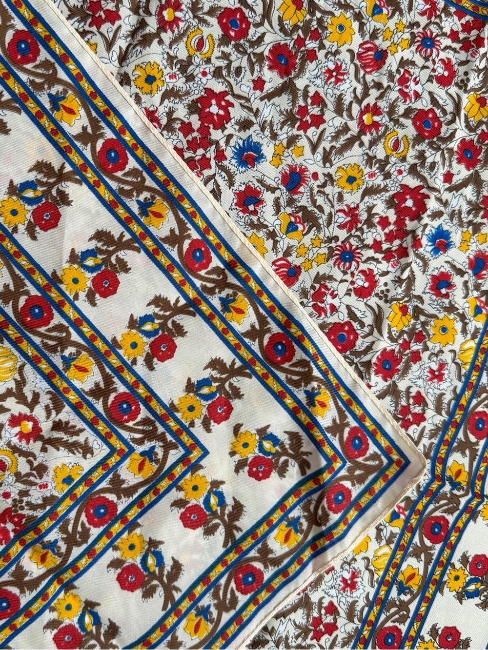 🌼Morsly Floral Printed Beige Scarf. Made in Italy, 26 x 26, 100% Polyester - Picture 12 of 12